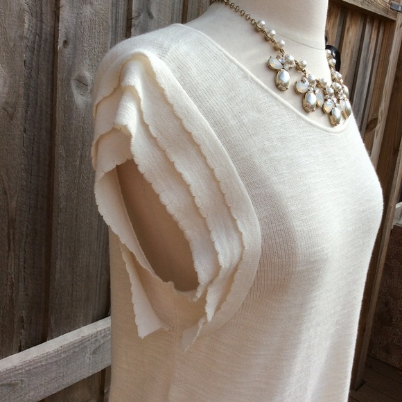 Ann Taylor Factory Tops - FINAL⬇️ Ann Taylor Cream Knit Cap Sleeve Top